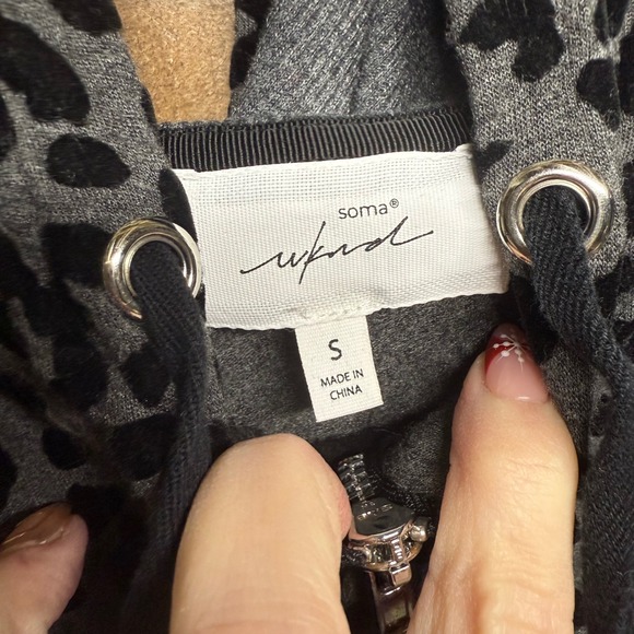 Soma WKND Leopard Print Velour Lounge Set Hoodie Pants Gray Black Size S - Picture 2 of 10